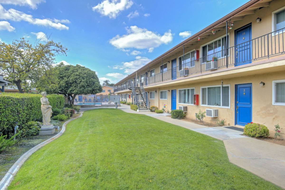 Apartment for rent at Walnut Grand, 253 S Pima Ave, West Covina, CA 91790