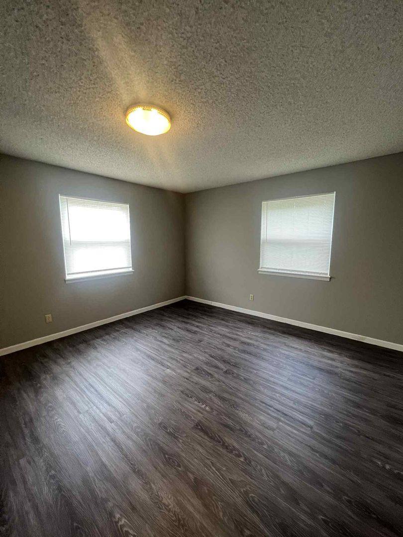 Apartment for rent at 2027, 2037 S River St, Carthage, MO 64836