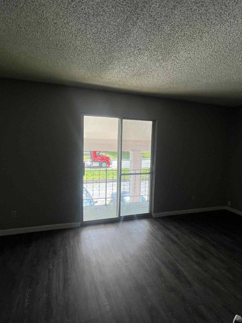 Apartment for rent at 2027, 2037 S River St, Carthage, MO 64836