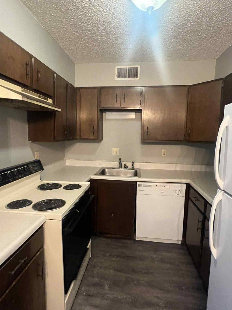 Apartment for rent at 2027, 2037 S River St, Carthage, MO 64836