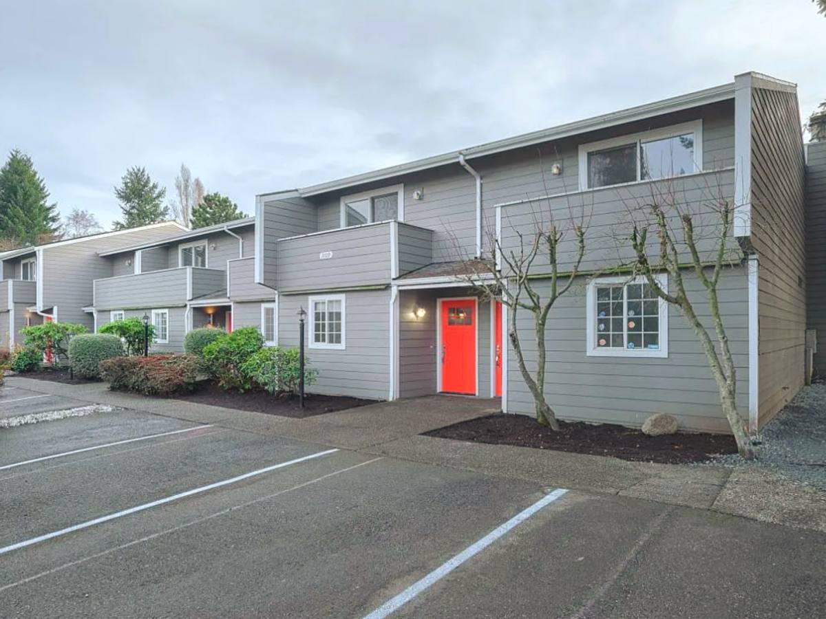 Townhouse for rent at 3109 Bridgeport Way W, Tacoma, WA 98466