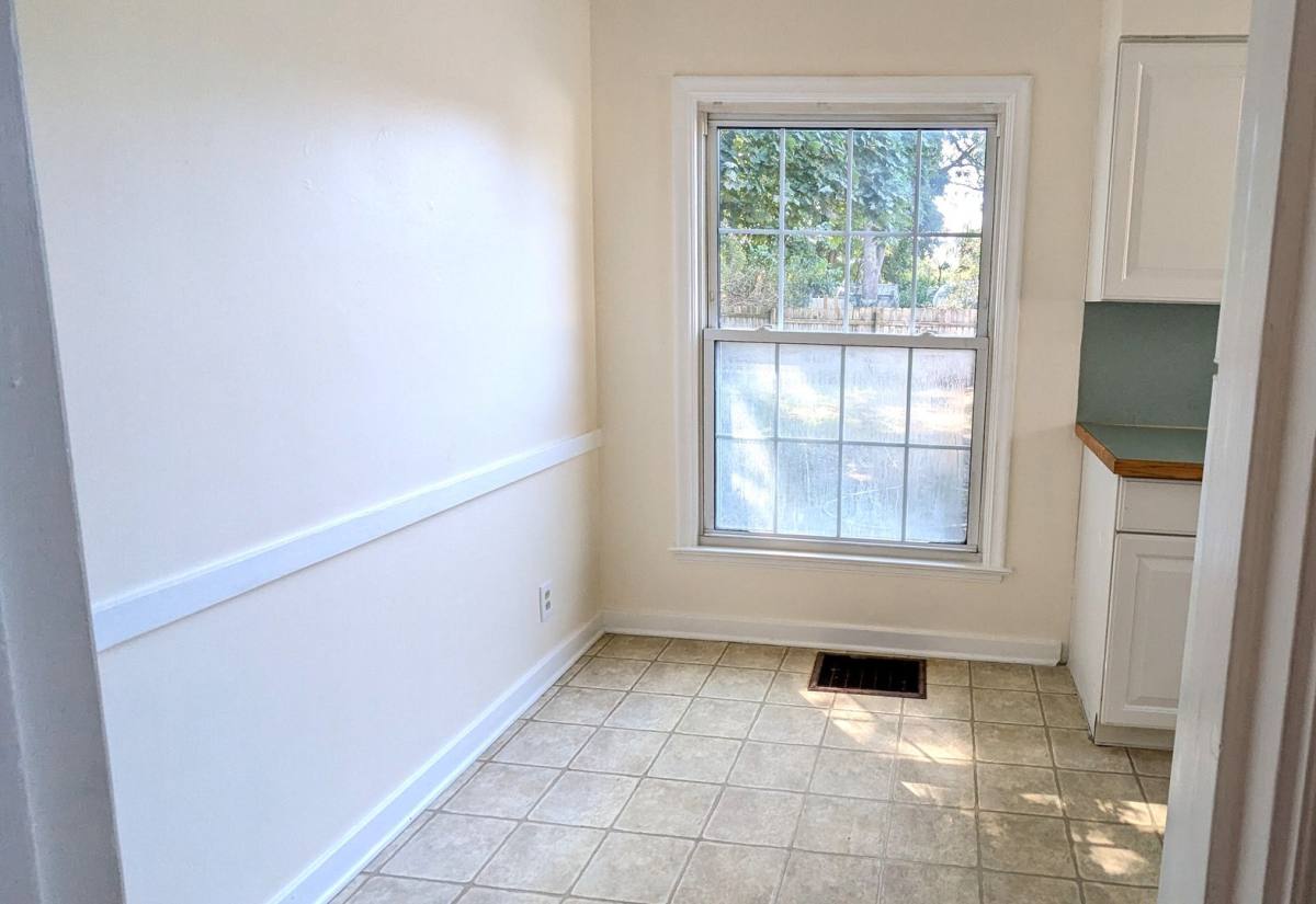 House for rent at 1383 Montague Ave, Muskegon, MI 49442