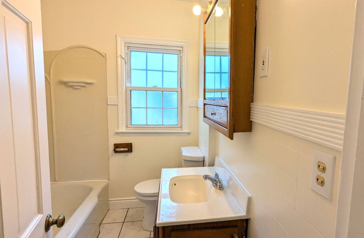 House for rent at 1383 Montague Ave, Muskegon, MI 49442