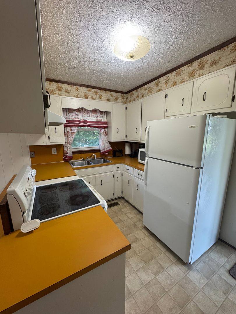 House for rent at 2735 Tablerock Rd, Lenoir, NC 28645