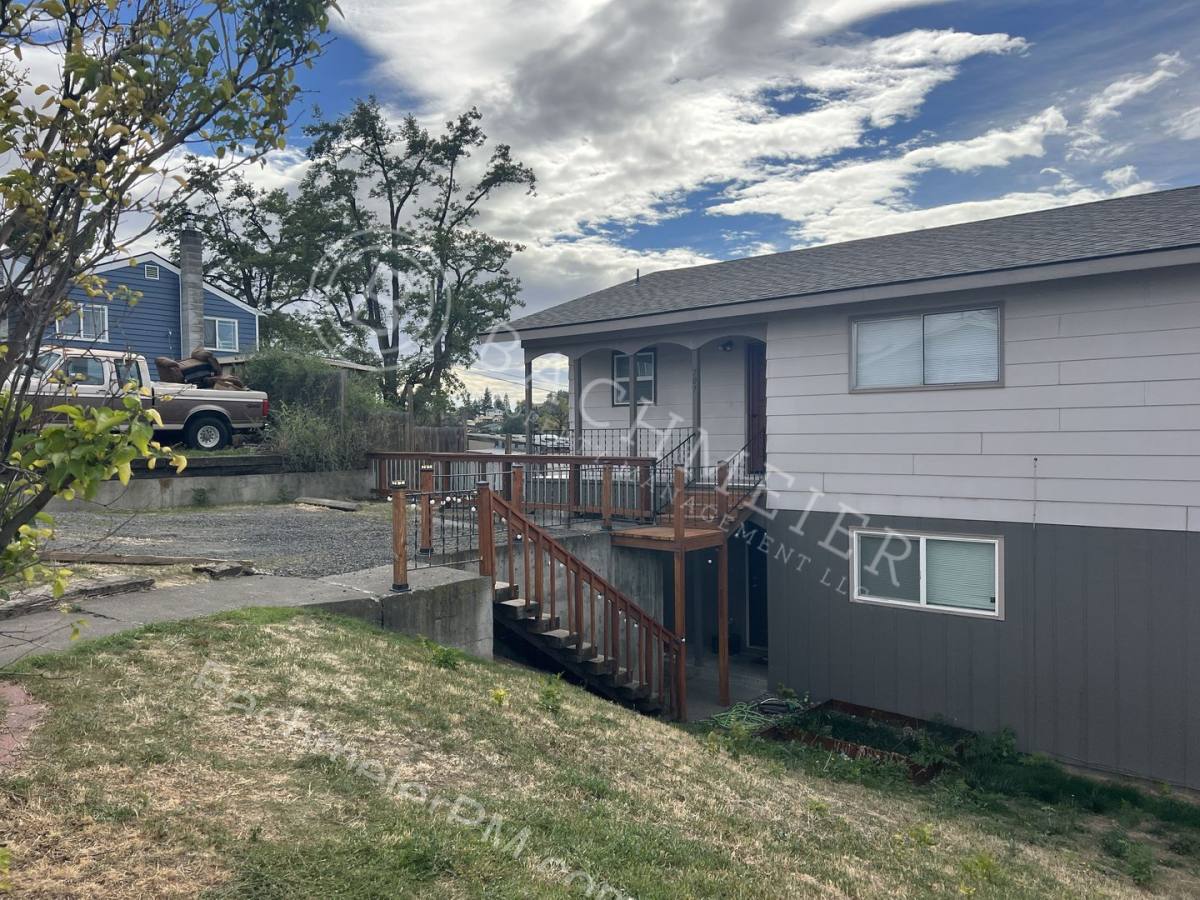 Apartment for rent at 707 SE 6th St, Pendleton, OR 97801