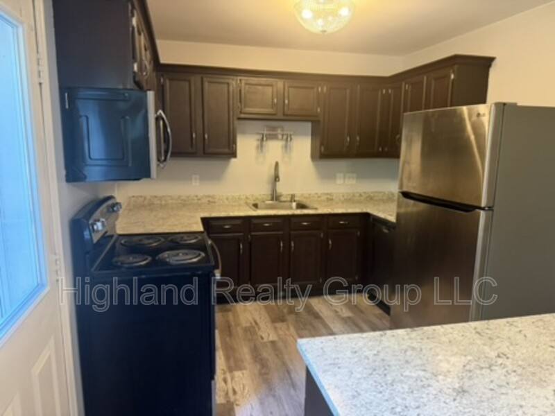 House for rent at 1008 Cloverton Dr, Columbia, PA 17512