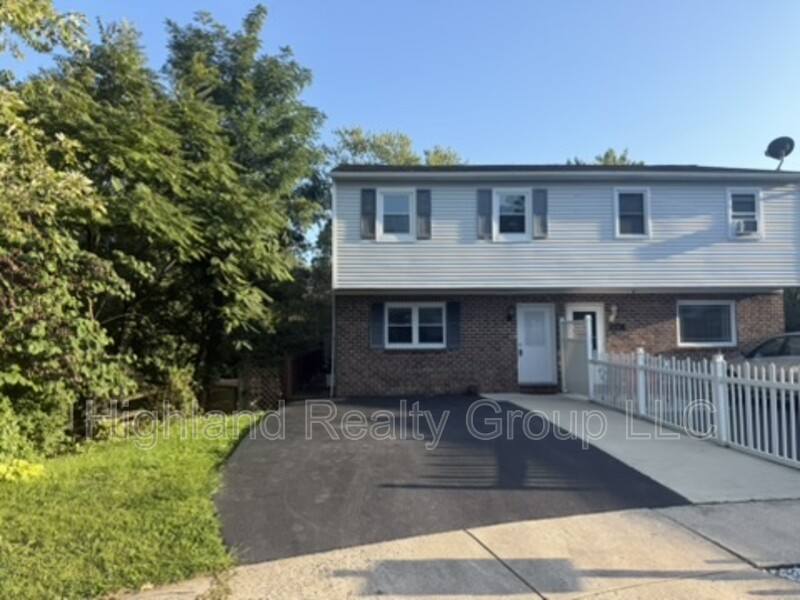 House for rent at 1008 Cloverton Dr, Columbia, PA 17512