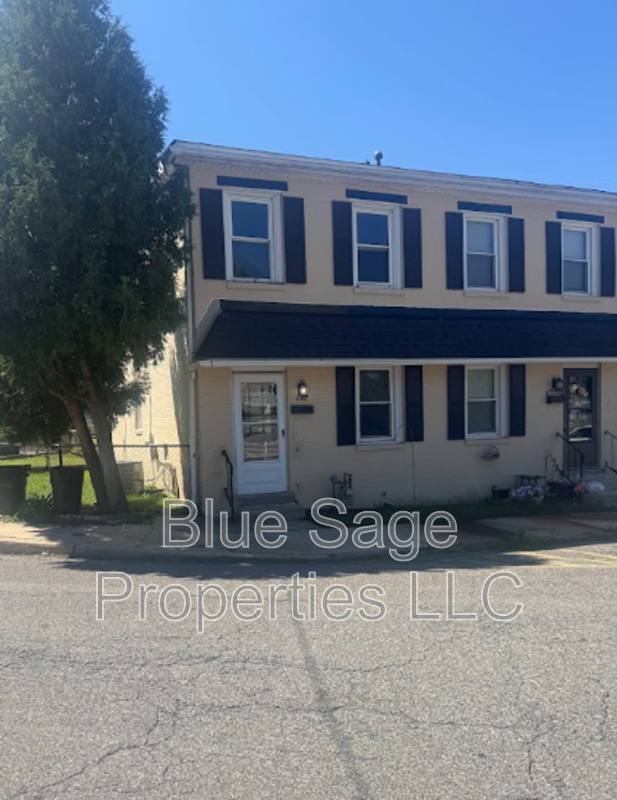 Townhouse for rent at 800-818 Main St #800, Marcus Hook, PA 19061