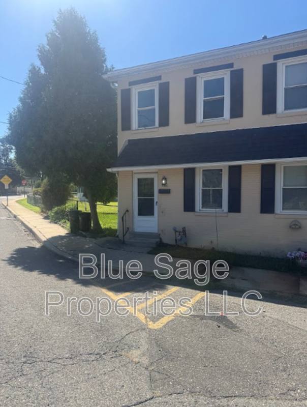 Townhouse for rent at 800-818 Main St #800, Marcus Hook, PA 19061