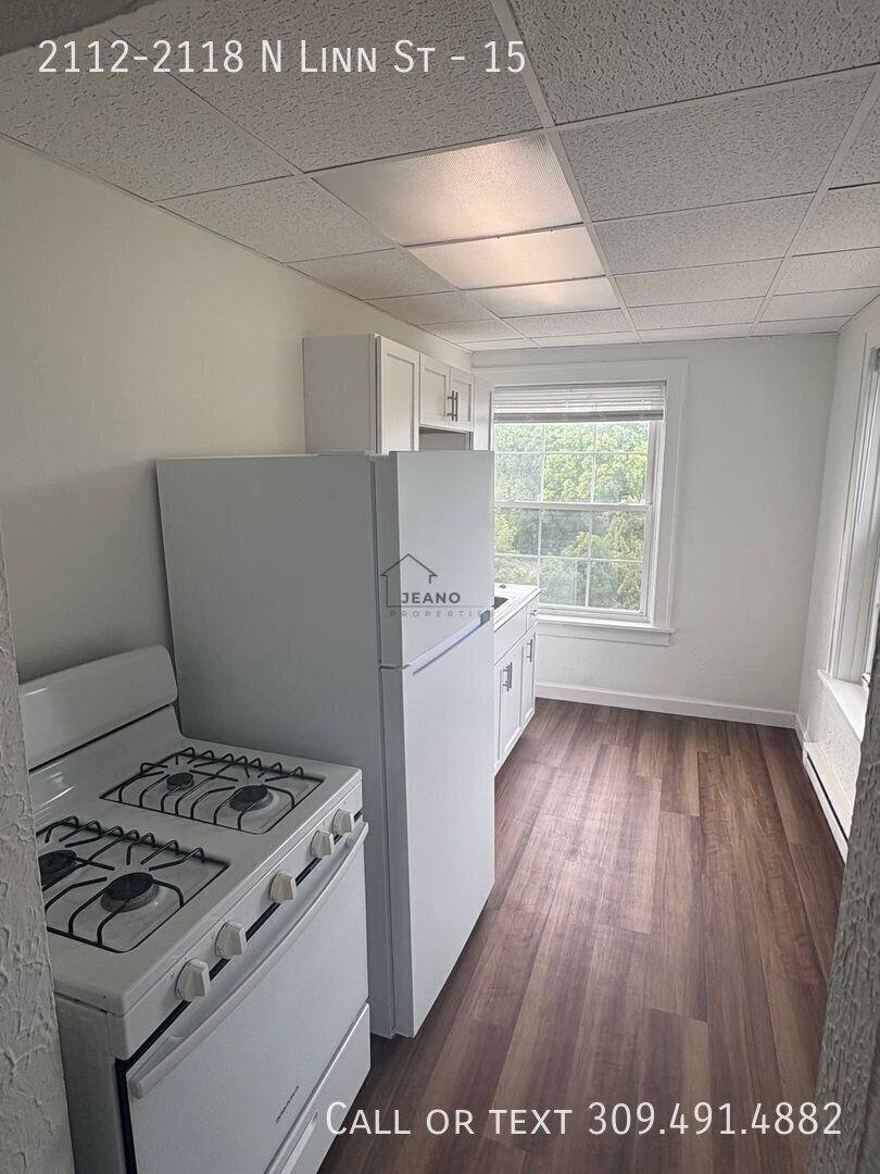 Apartment for rent at 2112-2118 N Linn St, Peoria, IL 61604