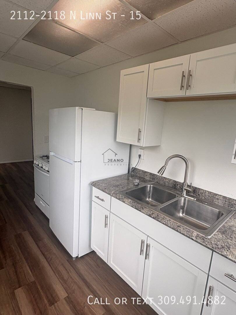 Apartment for rent at 2112-2118 N Linn St, Peoria, IL 61604