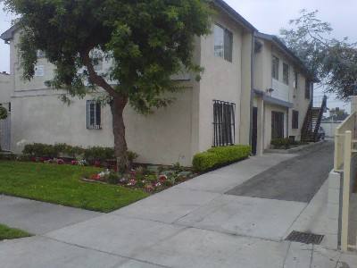 Apartment for rent at 1100E 112th St, Los Angeles, CA 90022