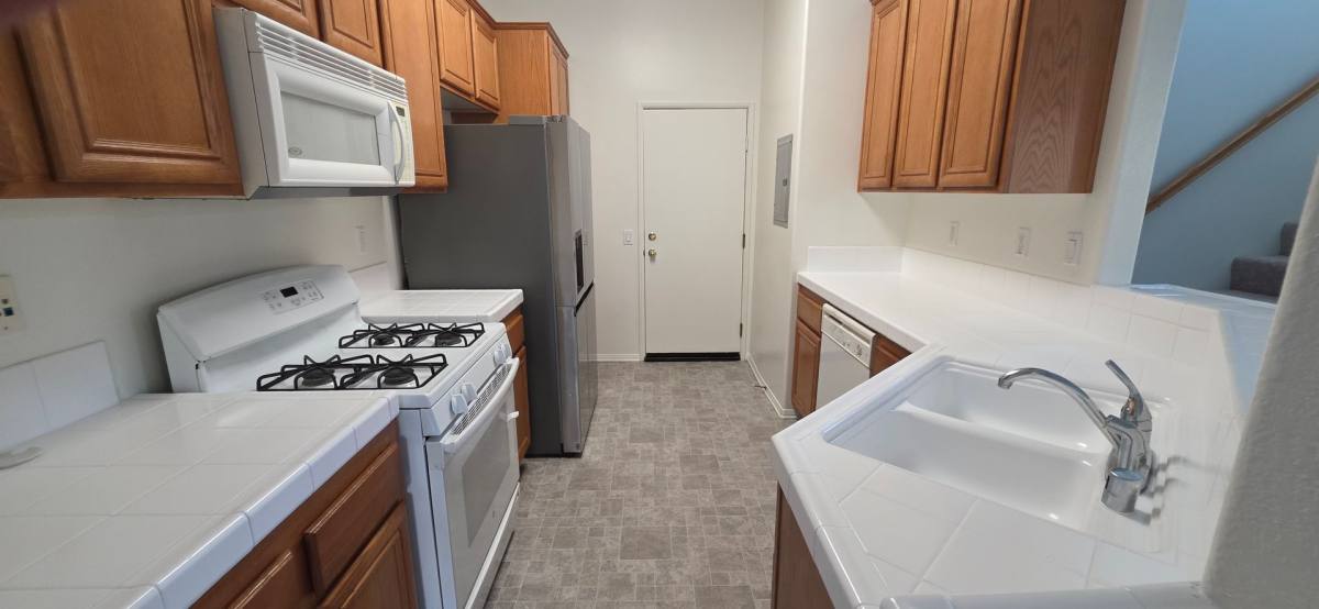 Townhouse for rent at 1372 Ashton Park Lane, Newbury Park, CA 91320