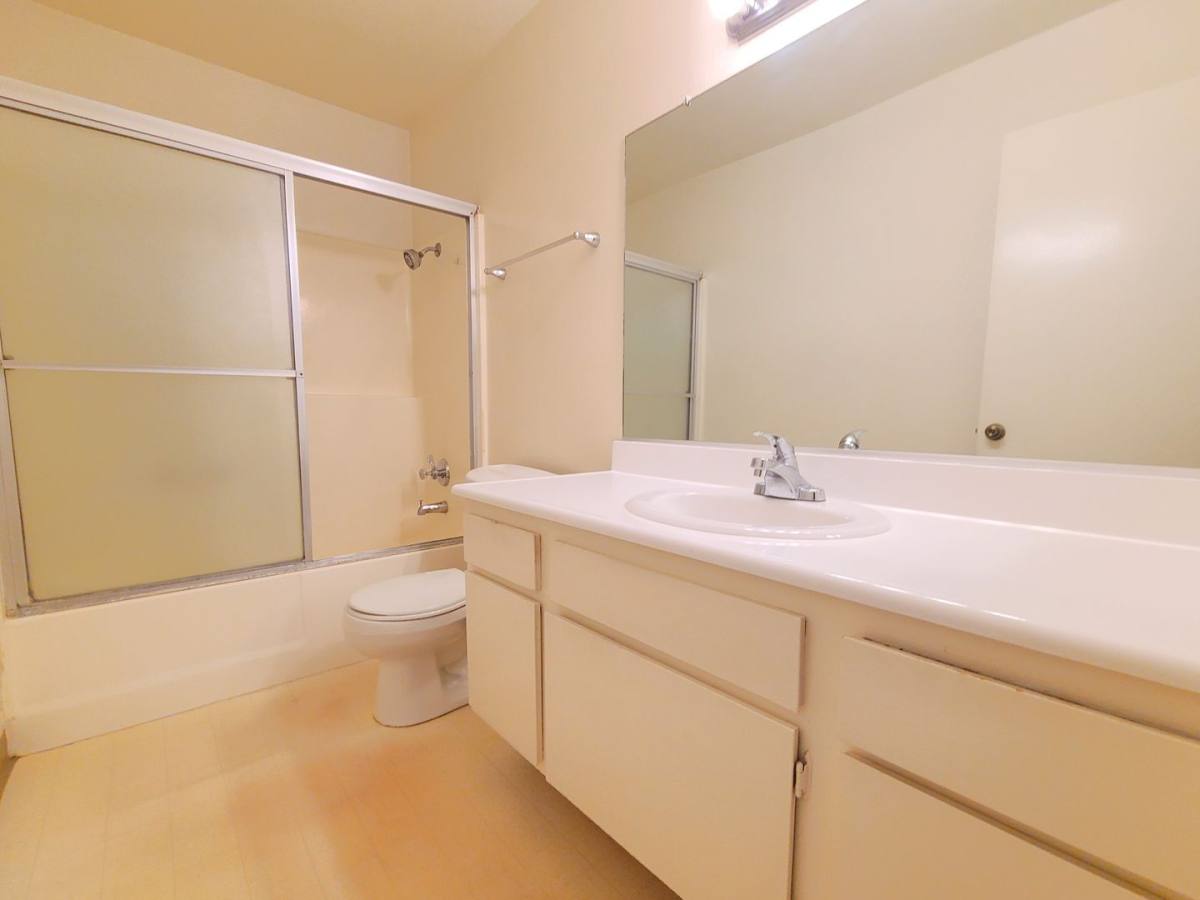 Apartment for rent at 320 W Mountain View Ave, Glendora, CA 91741