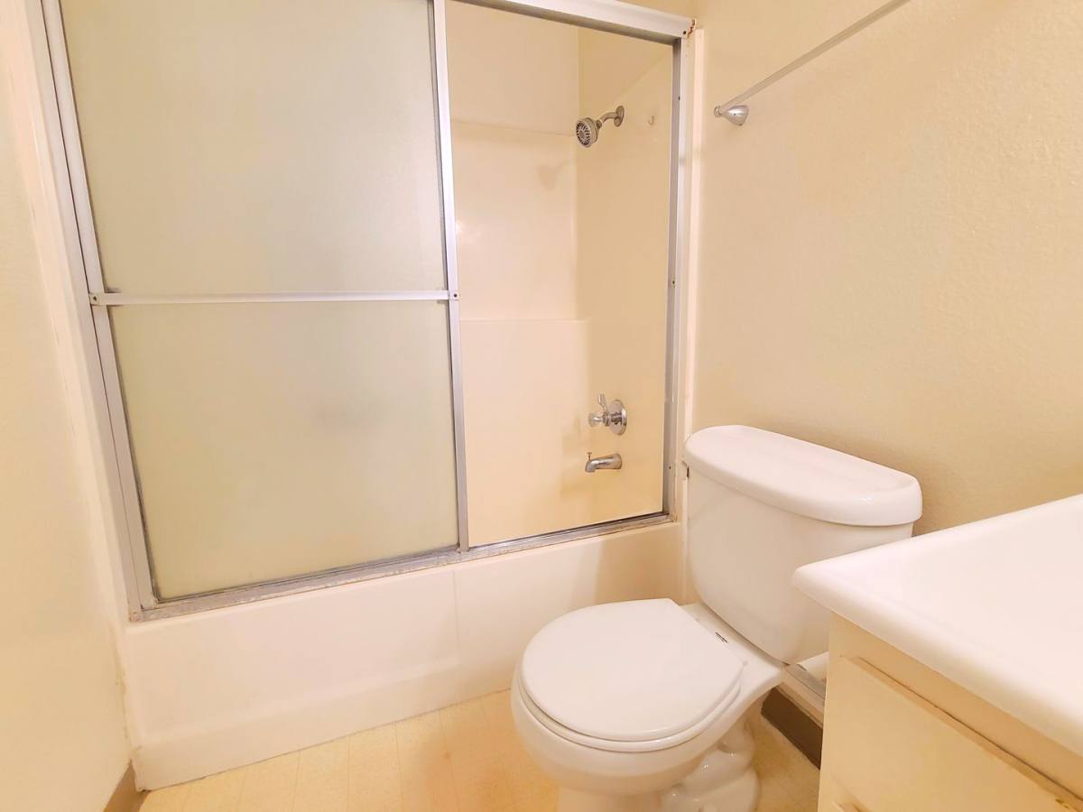 Apartment for rent at 320 W Mountain View Ave, Glendora, CA 91741