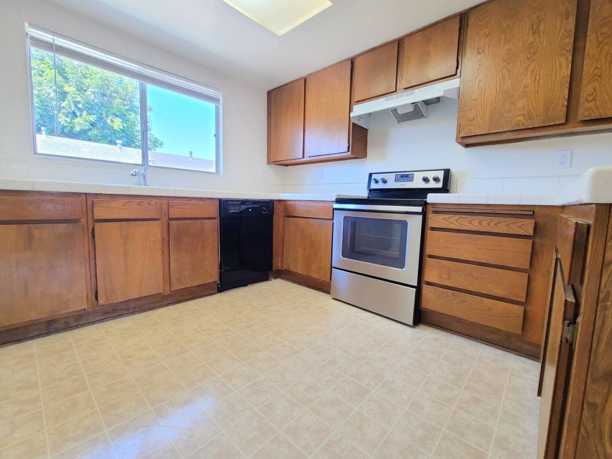 Apartment for rent at 320 W Mountain View Ave, Glendora, CA 91741