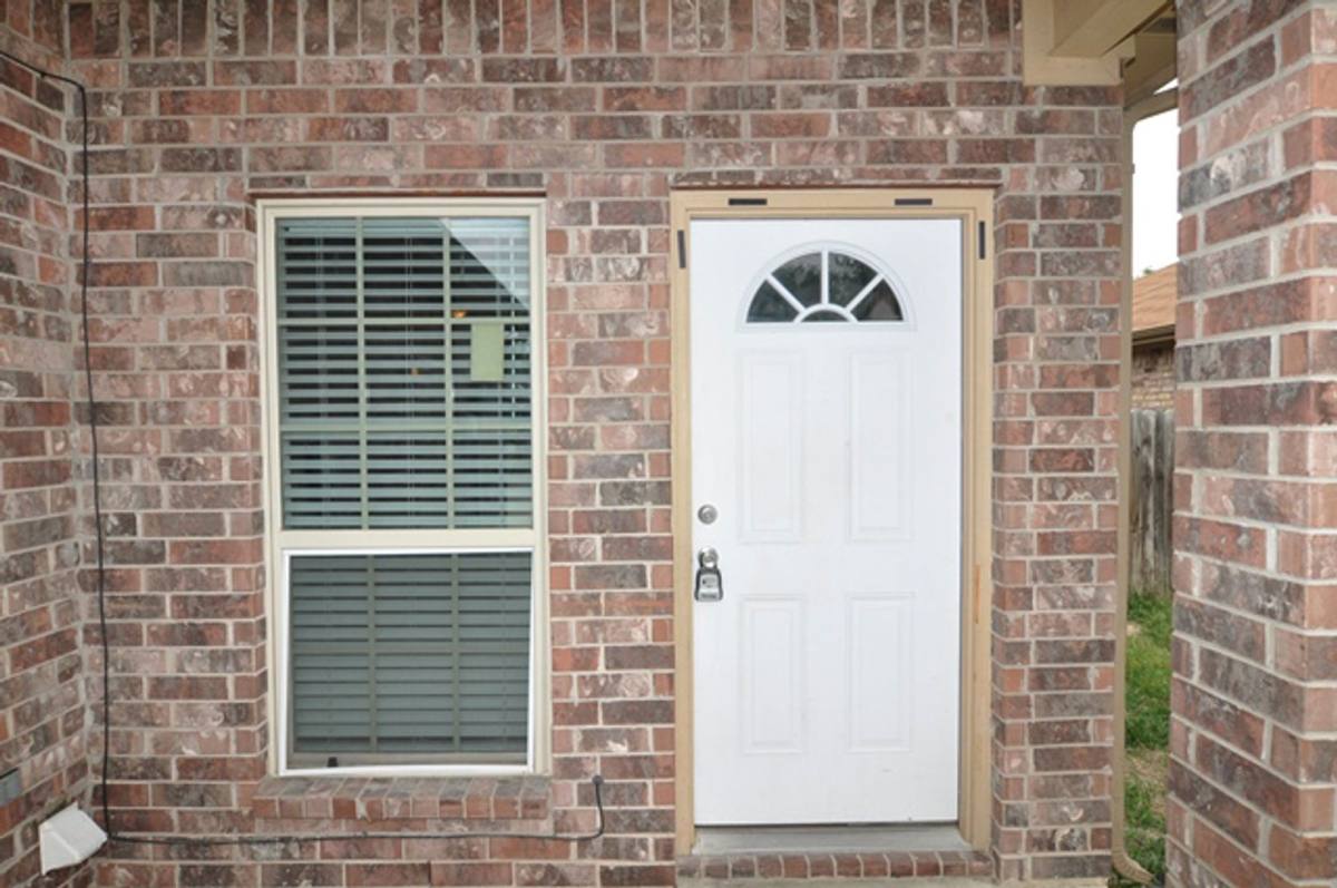 Apartment for rent at 7600-7602 Novella Dr, Fort Worth, TX 76134