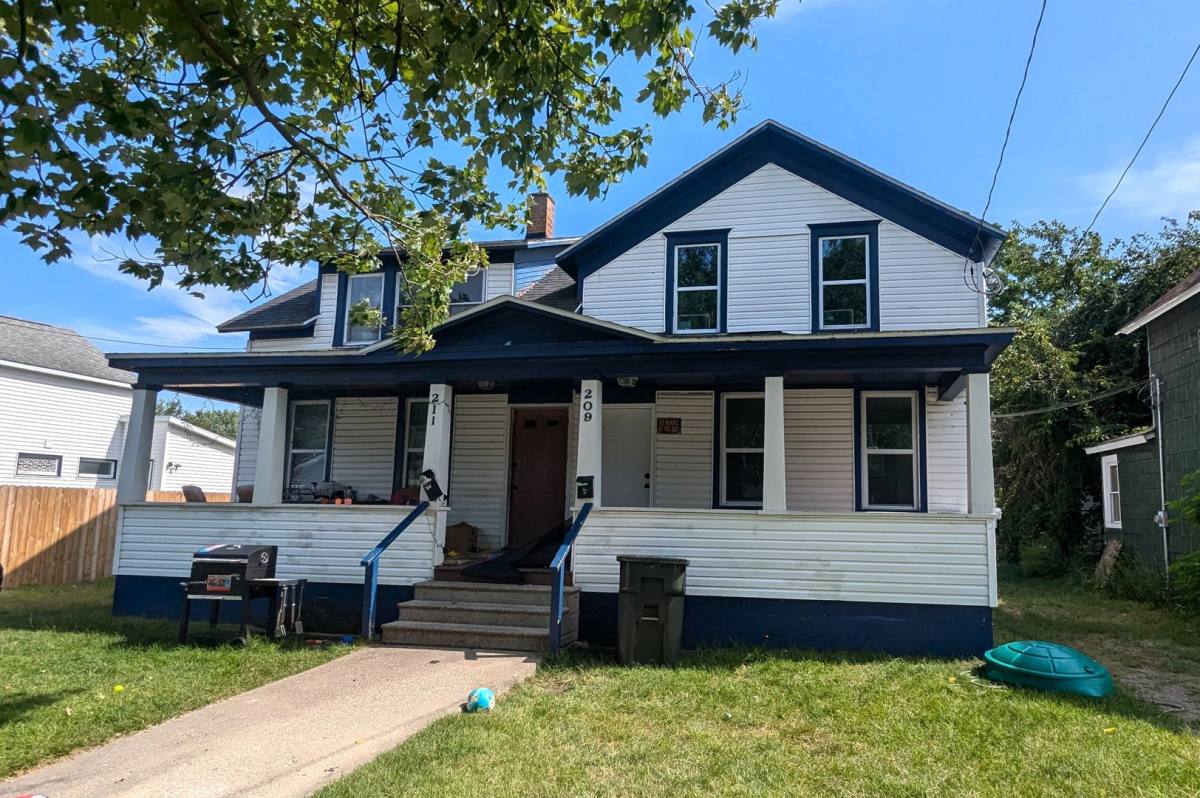 Apartment for rent at 209 Iona Ave, Muskegon, MI 49442