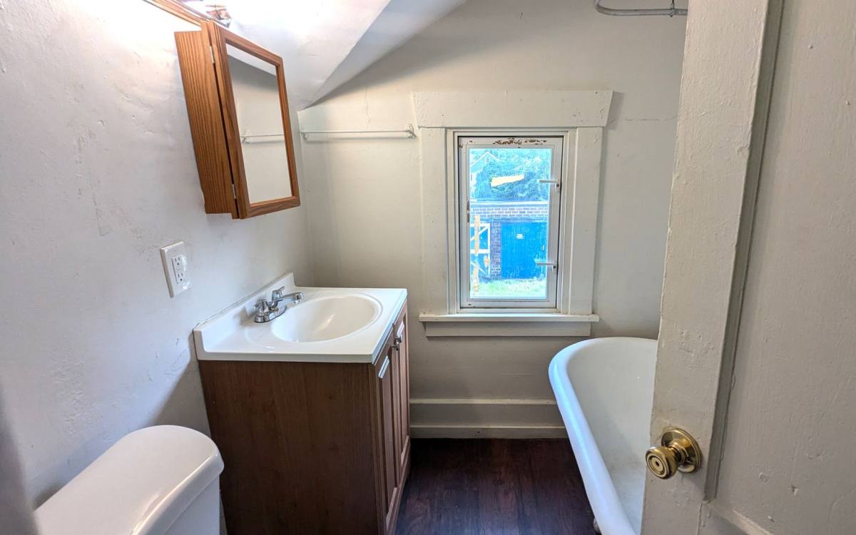 Apartment for rent at 209 Iona Ave, Muskegon, MI 49442