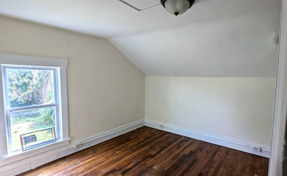 Apartment for rent at 209 Iona Ave, Muskegon, MI 49442