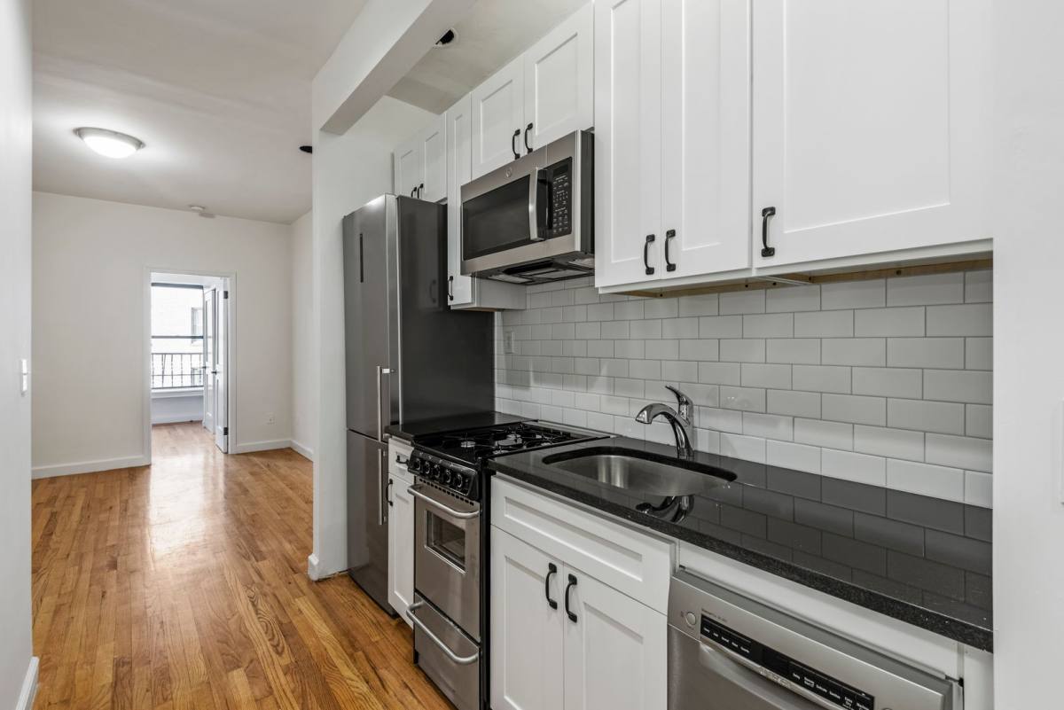 Apartment for rent at 172 E 82nd St, New York, NY 10028