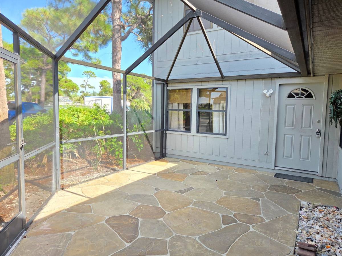 691 S Centre Court SW #101, Vero Beach, FL 32962 - House for Rent - Image 4