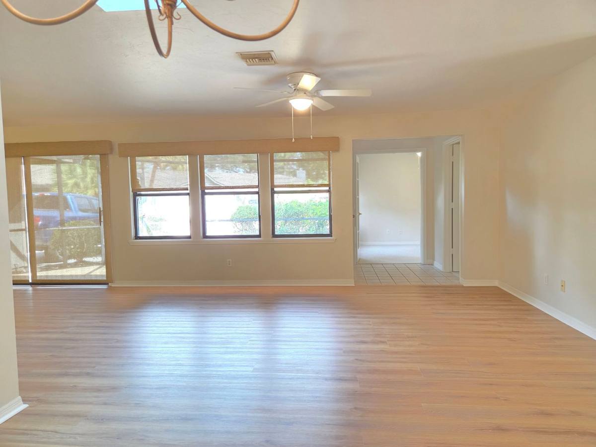 691 S Centre Court SW #101, Vero Beach, FL 32962 - House for Rent - Image 8