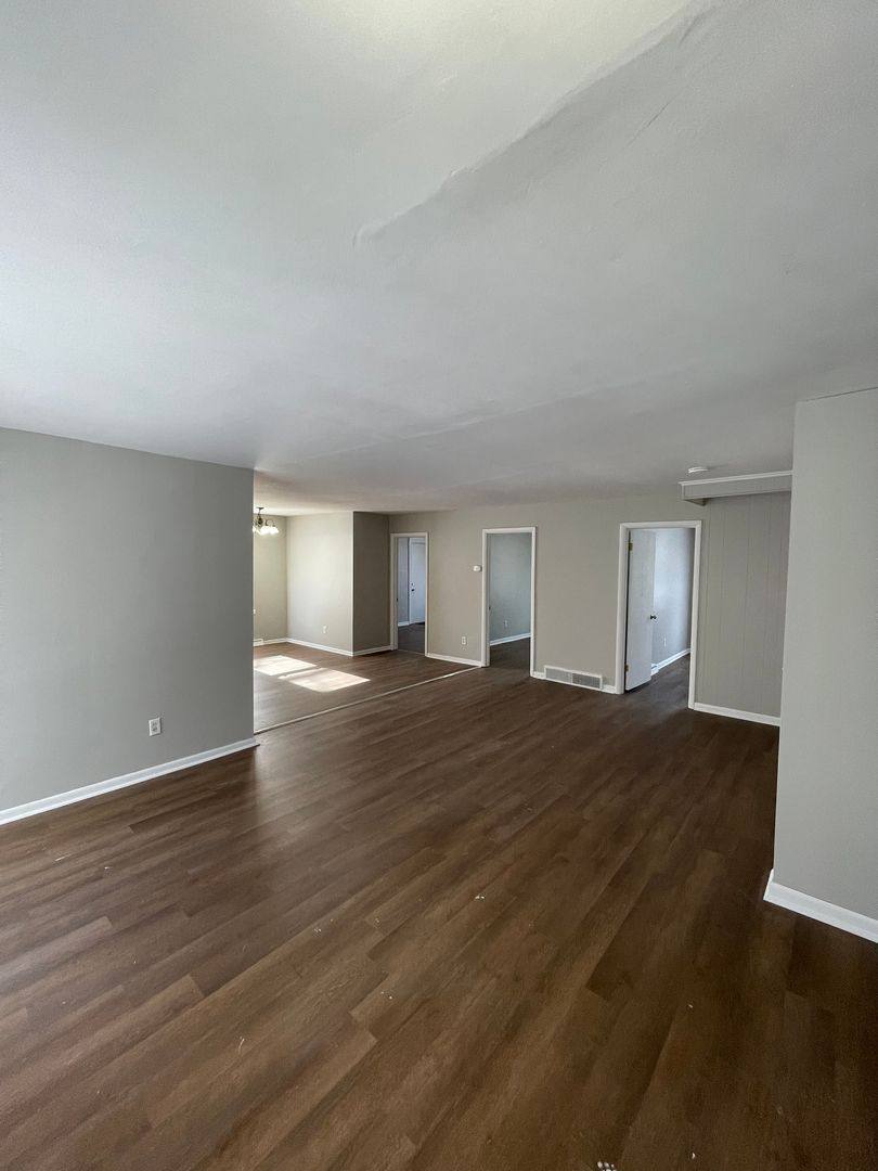 Apartment for rent at 8497 Douglas Ave #3, Kalamazoo, MI 49009