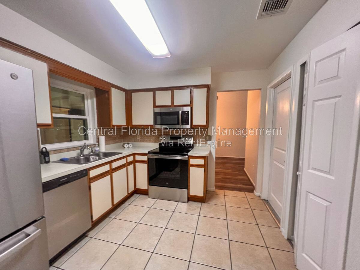 House for rent at 7915 Compass Dr, Orlando, FL 32810