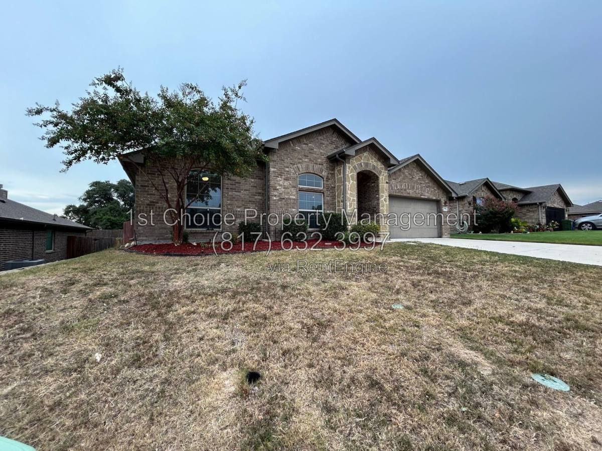 House for rent at 7908 Wilson Cliff Dr, Fort Worth, TX 76108