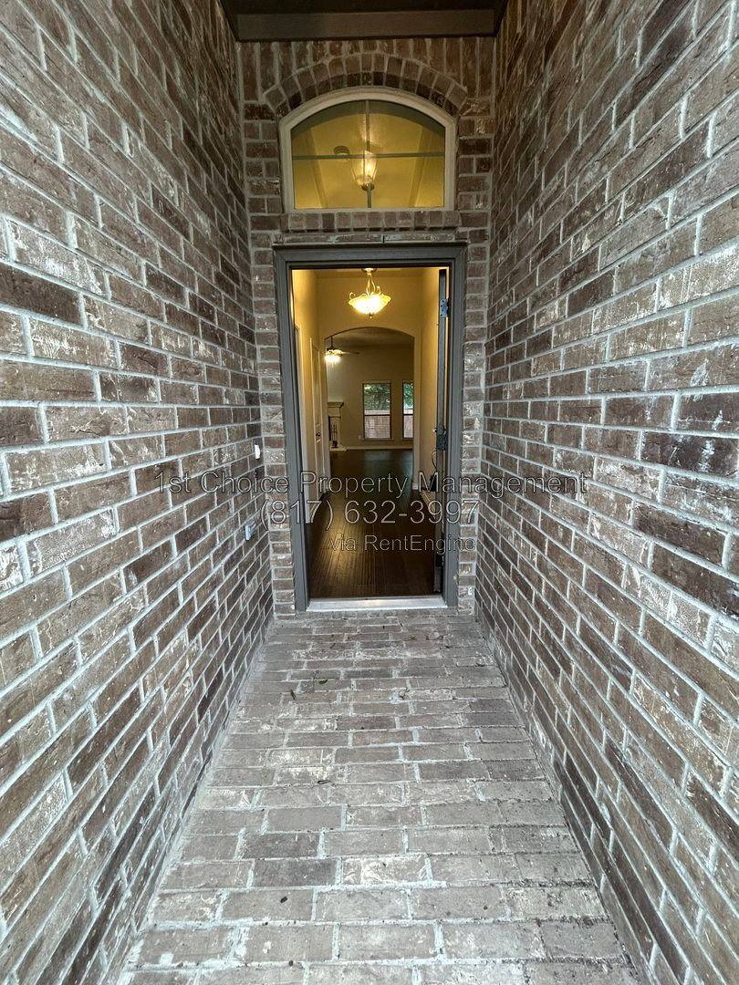 House for rent at 7908 Wilson Cliff Dr, Fort Worth, TX 76108