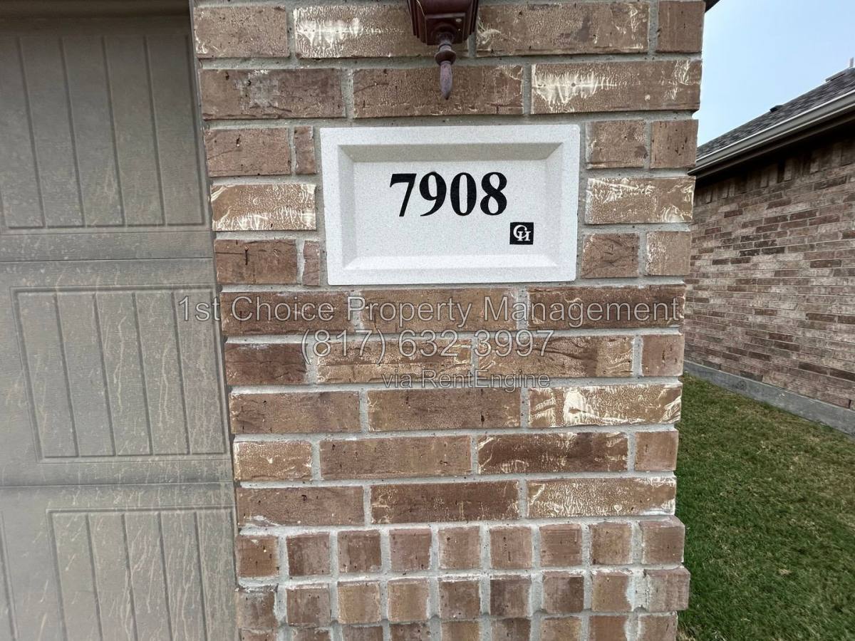House for rent at 7908 Wilson Cliff Dr, Fort Worth, TX 76108