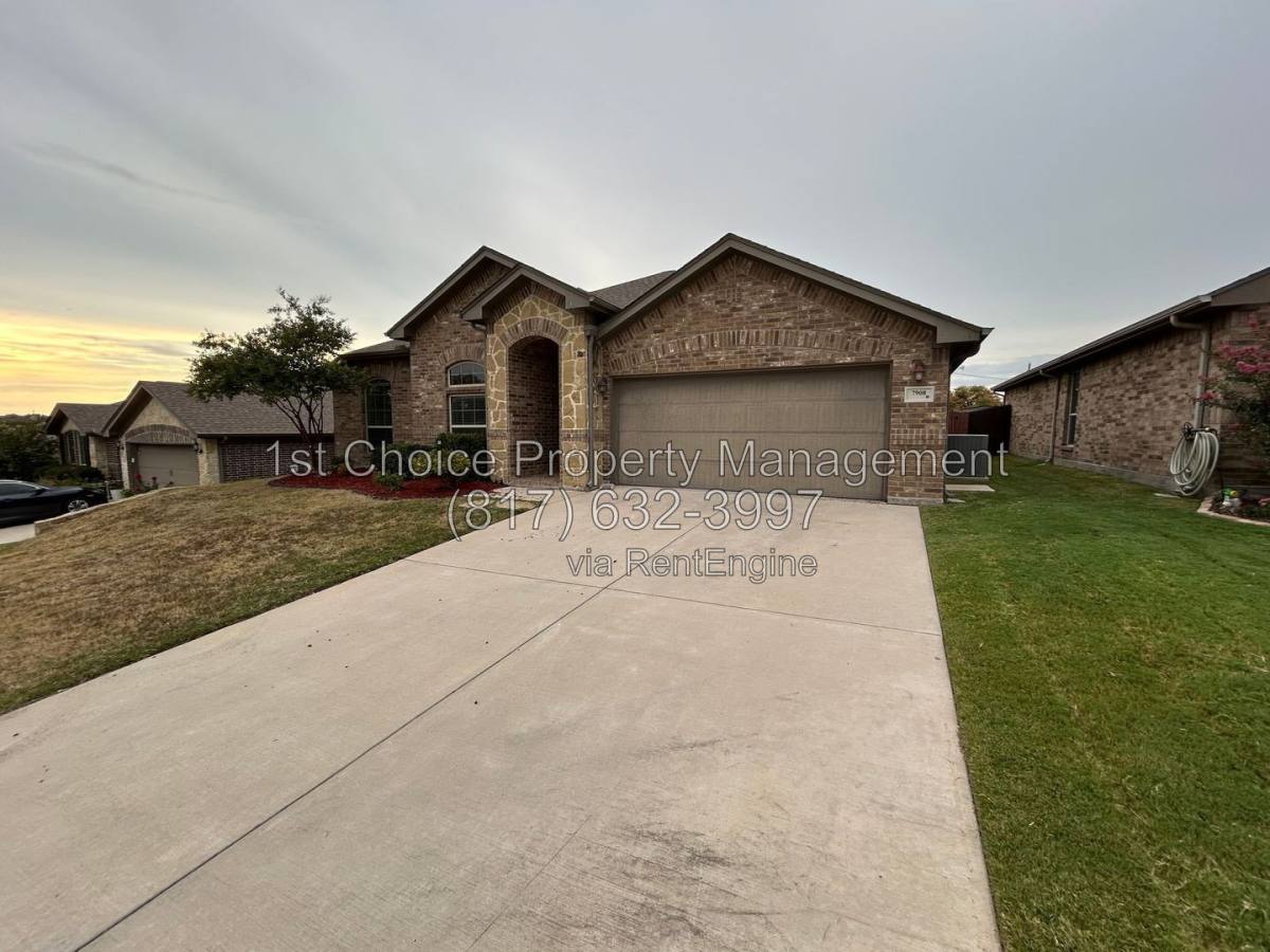House for rent at 7908 Wilson Cliff Dr, Fort Worth, TX 76108