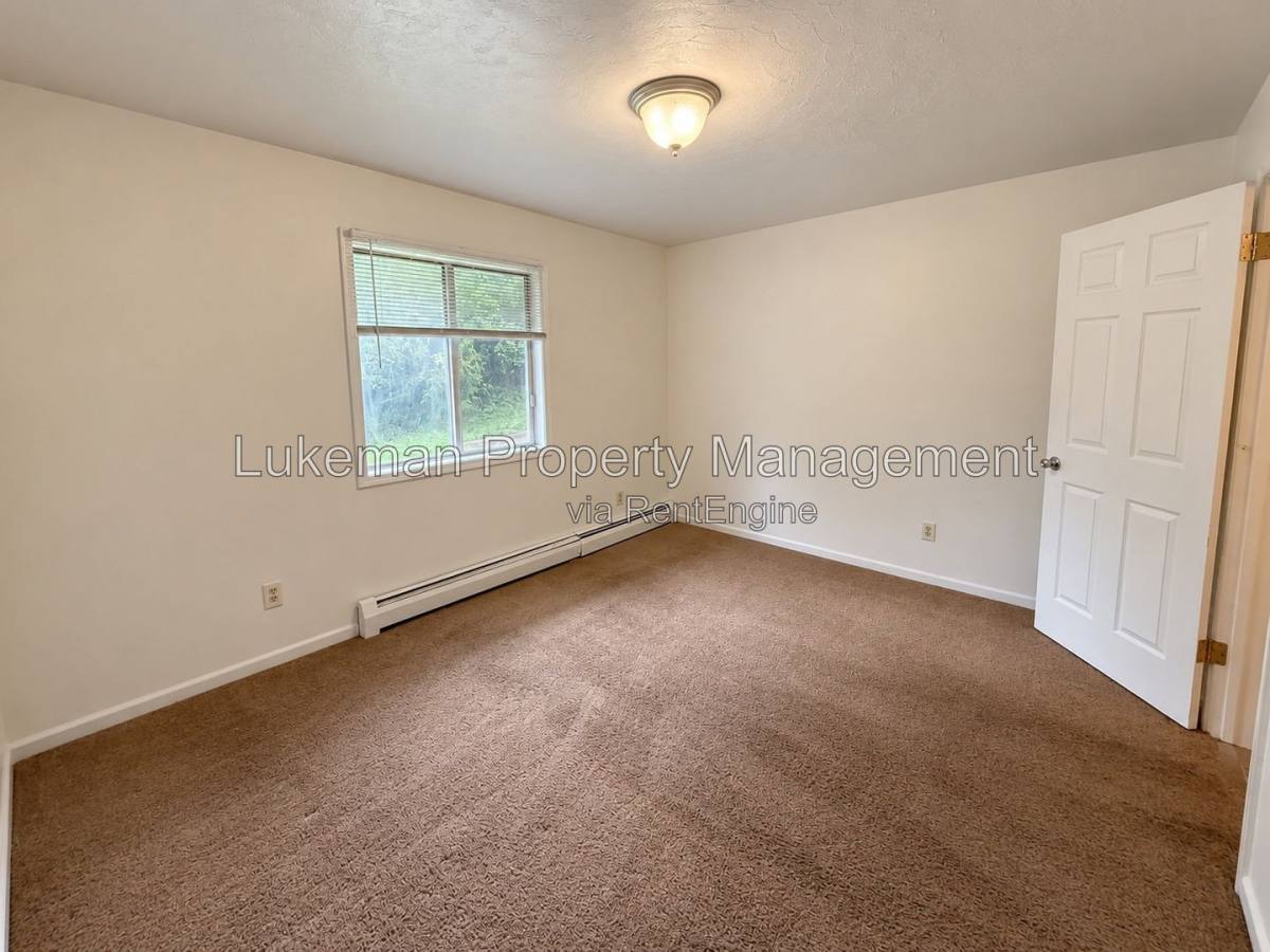 Apartment for rent at 1329 Huntington Ave #3, Kalamazoo, MI 49048