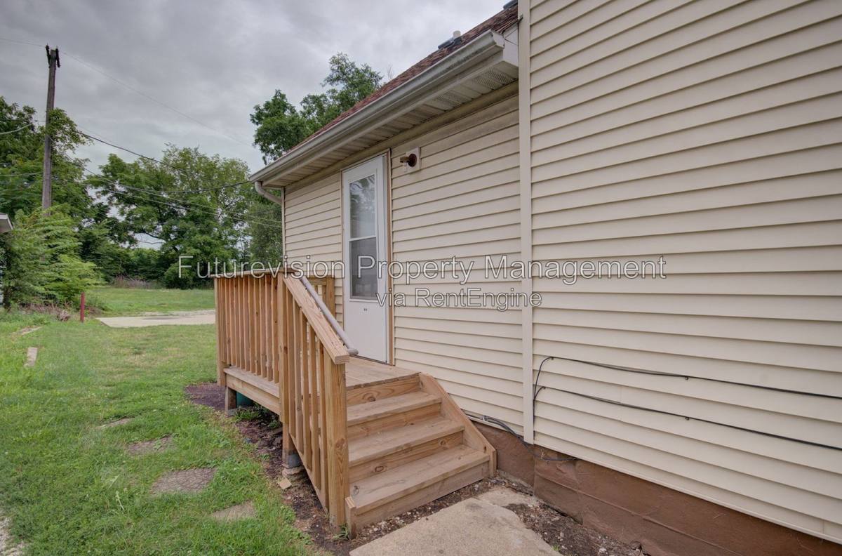 Apartment for rent at 813 Woods Ave #2, Joliet, IL 60436