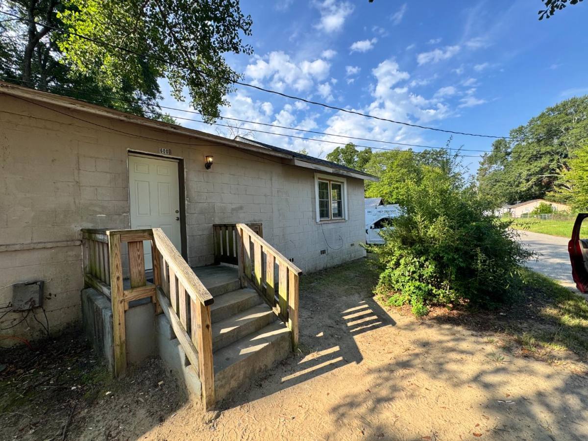 Apartment for rent at 600 Eigth St #B, Hartsville, SC 29550