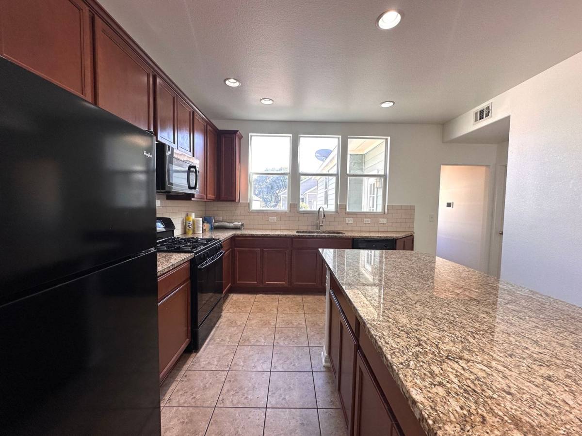 1020 Nevarez, Kyle, TX 78640 - House for Rent - Image 9