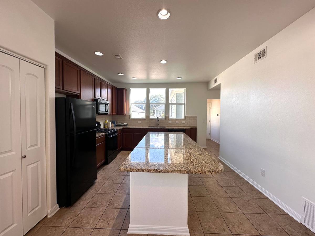 1020 Nevarez, Kyle, TX 78640 - House for Rent - Image 7