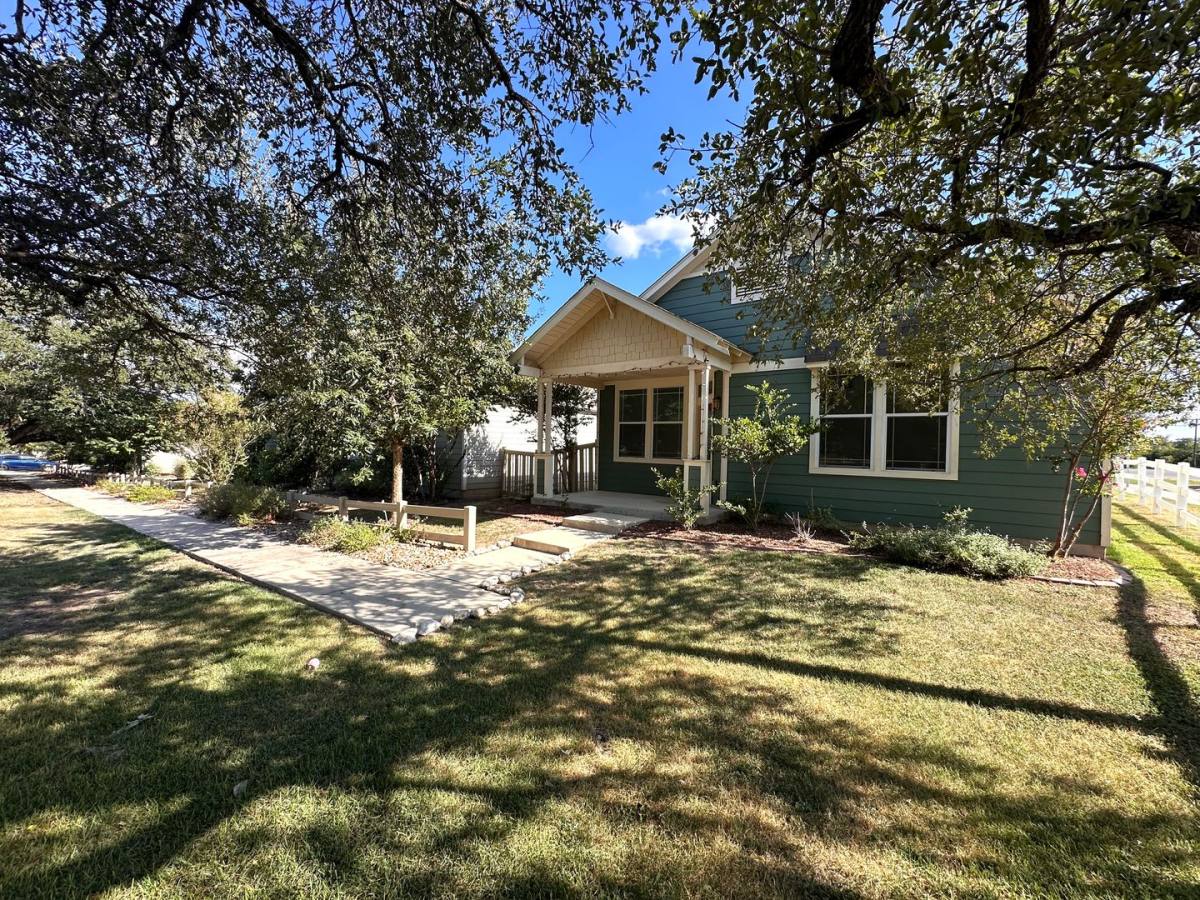1020 Nevarez, Kyle, TX 78640 - House for Rent - Image 3