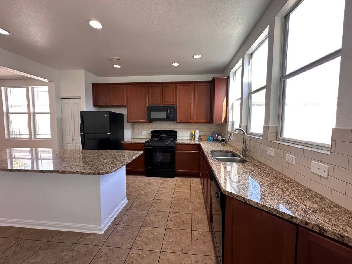 1020 Nevarez, Kyle, TX 78640 - House for Rent - Image 8
