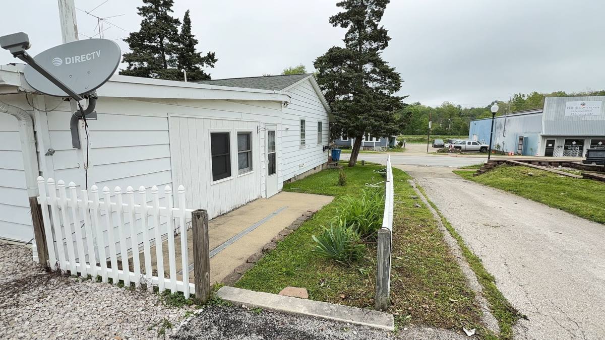 Apartment for rent at 115 W Temperance #3, Ellettsville, IN 47429