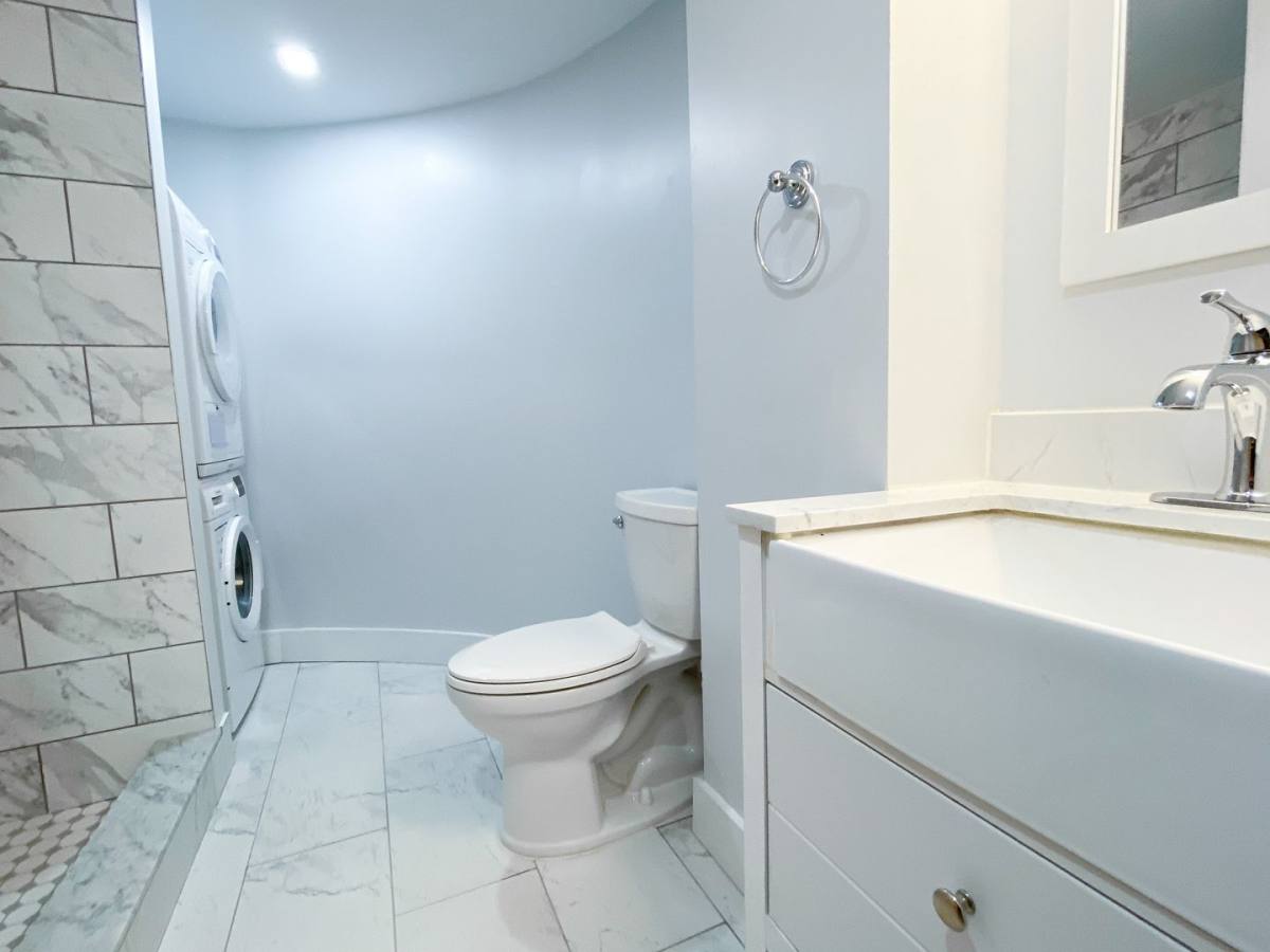 Apartment for rent at 1935-37 Chestnut St, Philadelphia, PA 19103
