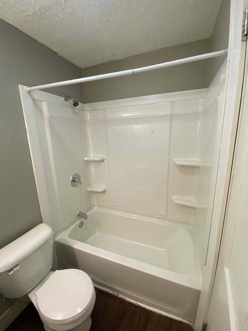 Apartment for rent at 551 W Washington St, Frankfort, IN 46041