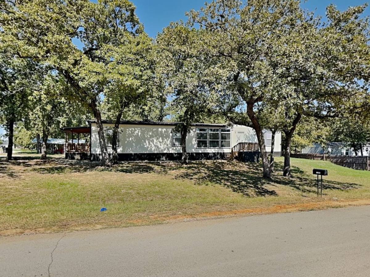 House for rent at 1601 Quail Run, Azle, TX 76020