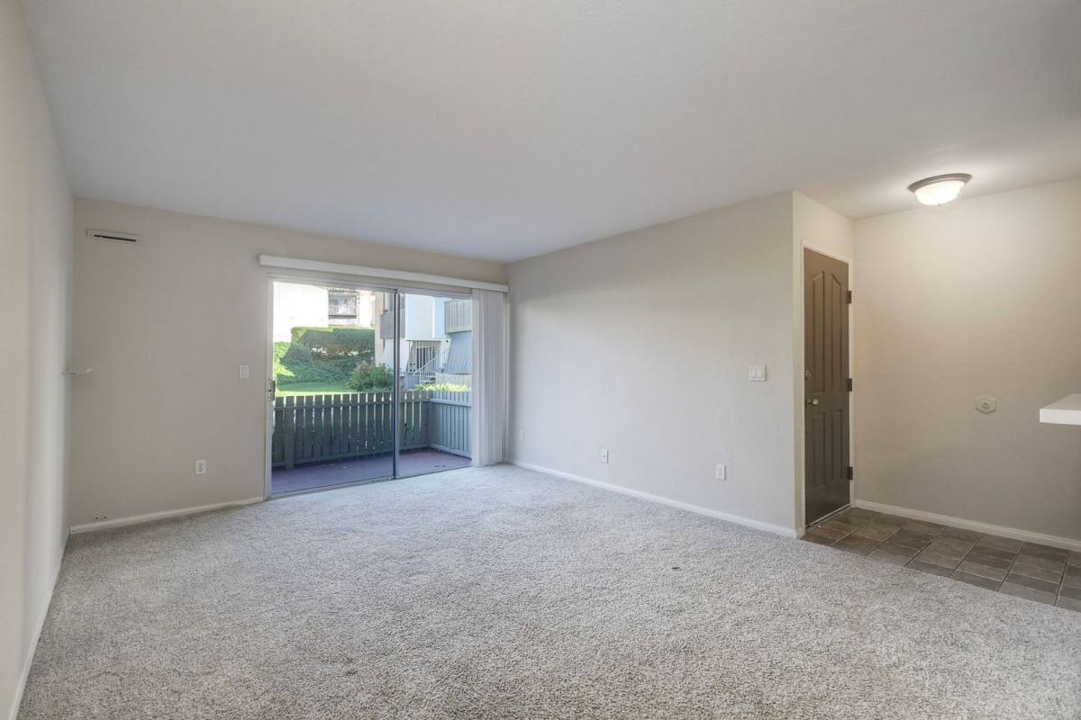 432 Edgehill Lane #193, Oceanside, CA 92054 - House for Rent - Image 7