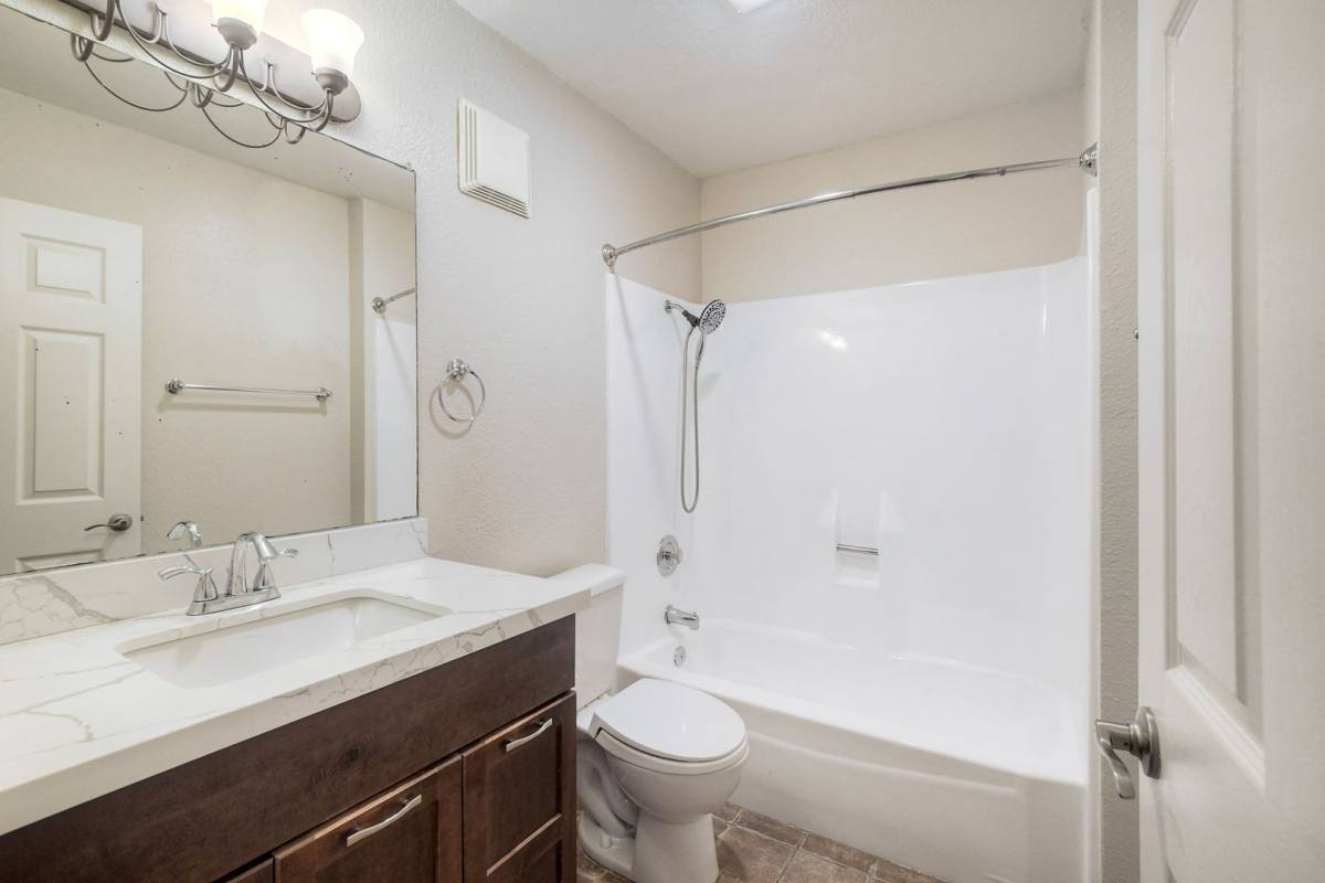 432 Edgehill Lane #193, Oceanside, CA 92054 - House for Rent - Image 9