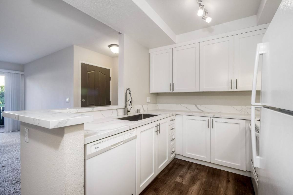 432 Edgehill Lane #193, Oceanside, CA 92054 - House for Rent - Image 4