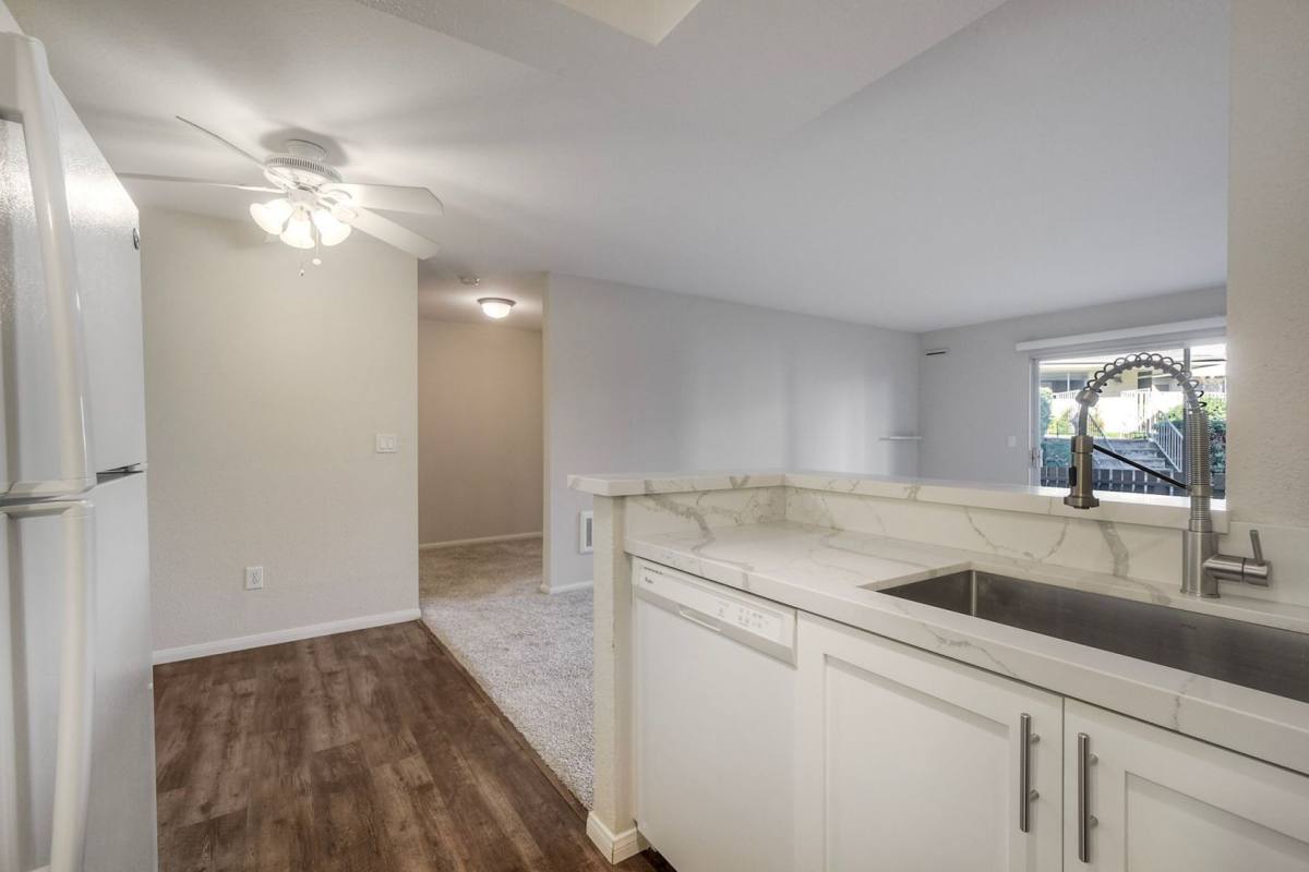 432 Edgehill Lane #193, Oceanside, CA 92054 - House for Rent - Image 3
