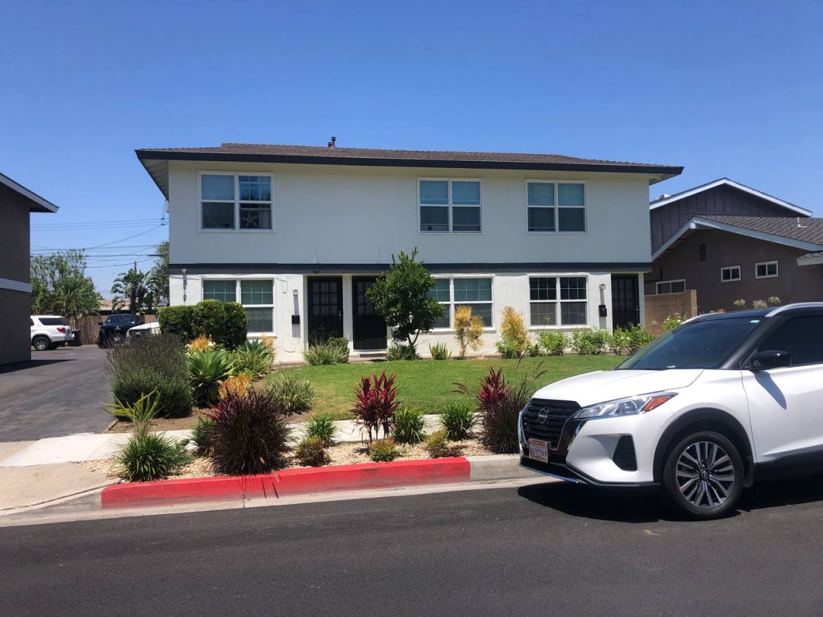 Apartment for rent at 2121 W Palmyra Ave, Orange, CA 92868