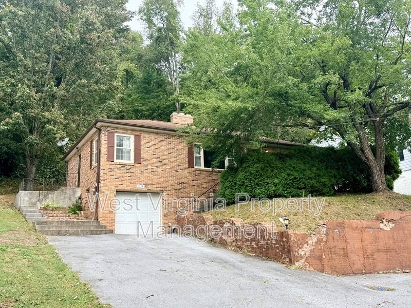 House for rent at 1215 E Dr, Bluefield, WV 24701